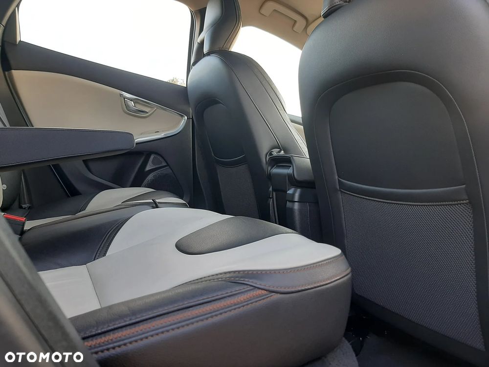 Volvo V40 Cross Country D2 - 34