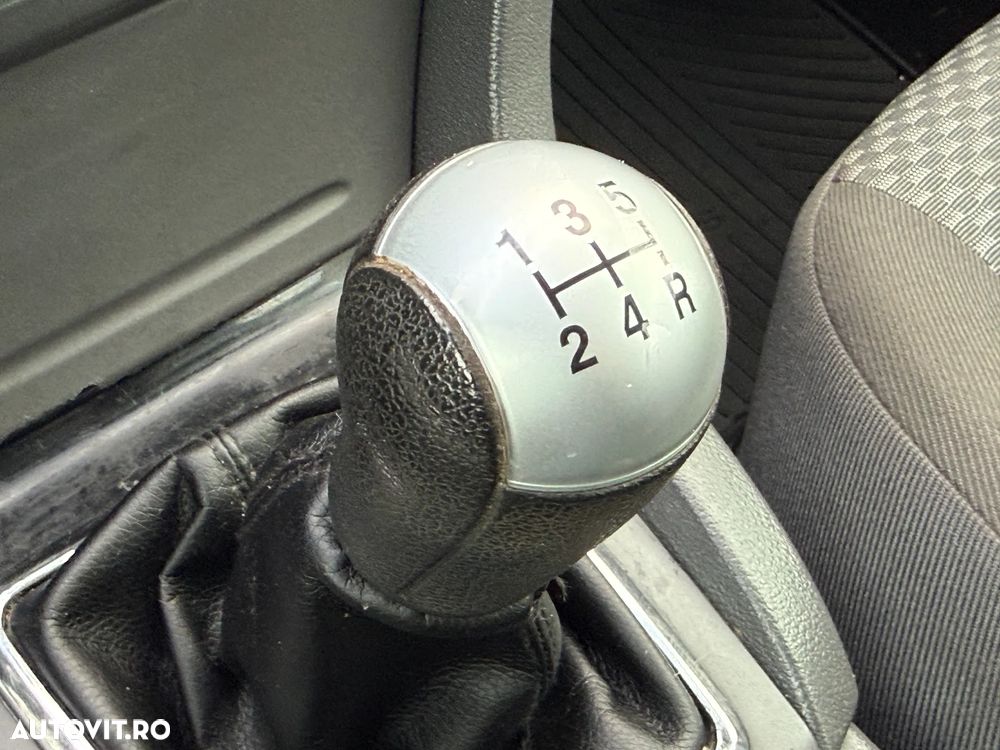 Ford Focus 1.8 Fun X - 18