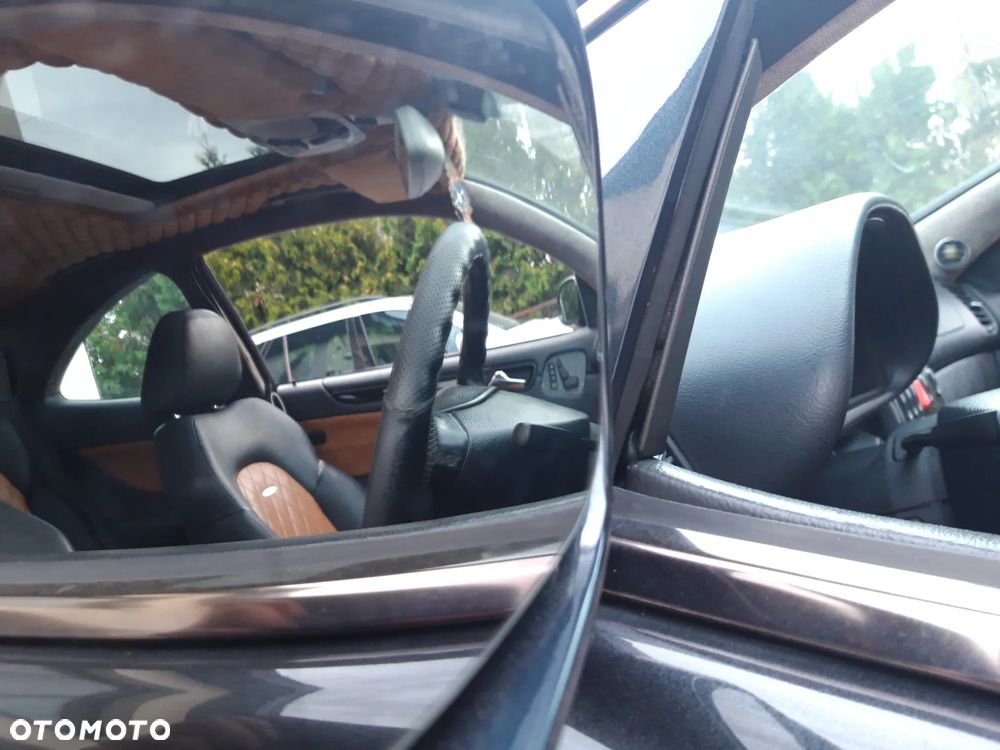 Mercedes-Benz CLK - 24