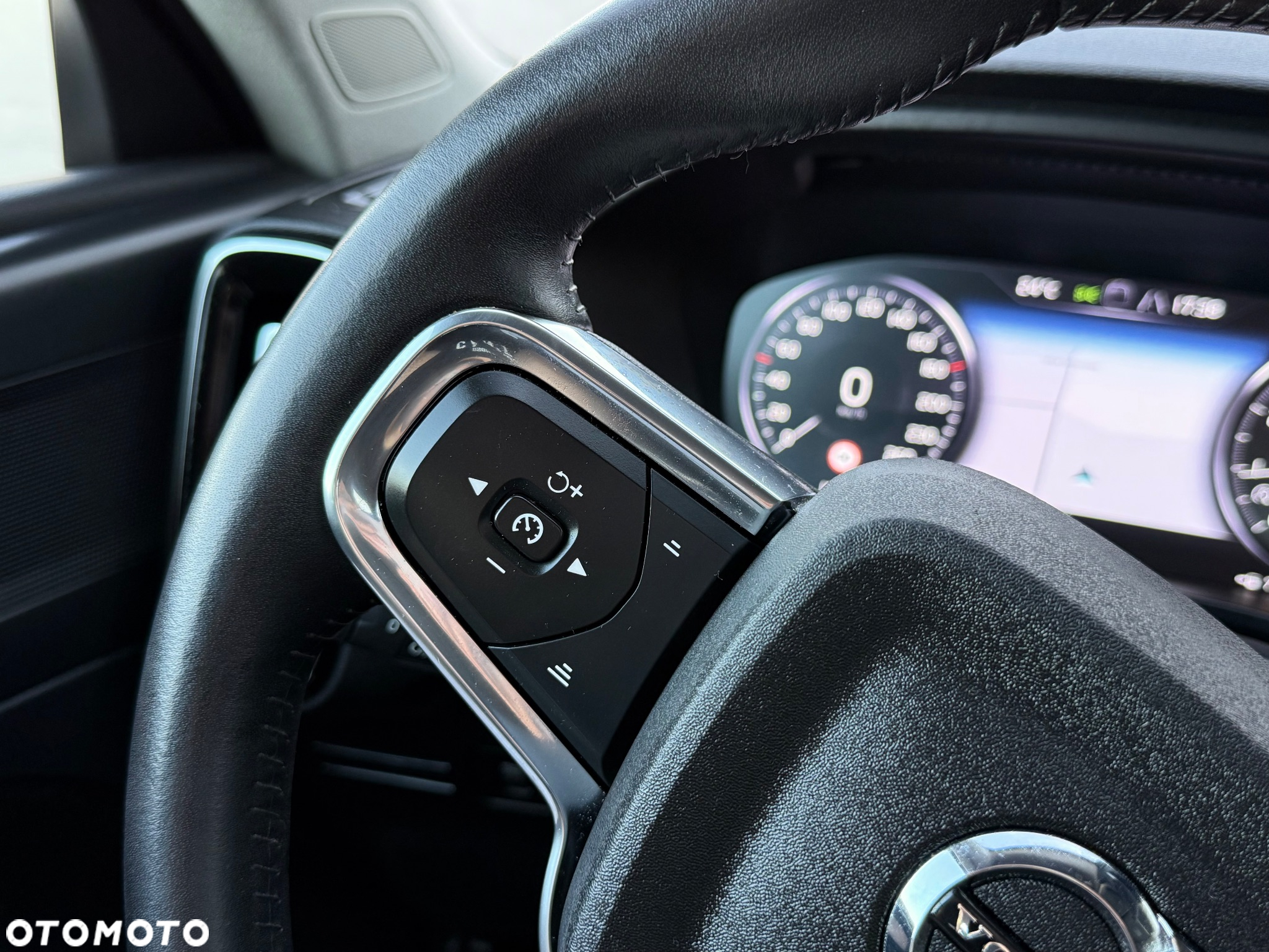 Volvo XC 40 T3 Geartronic Momentum Pro - 13