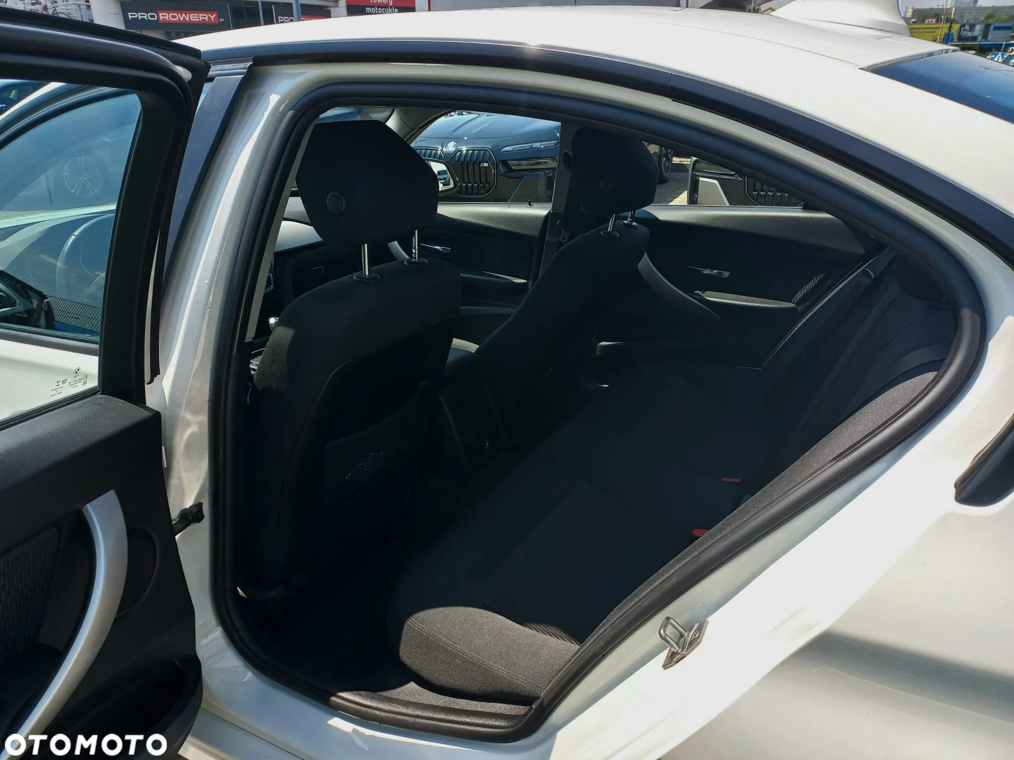 BMW Seria 3 318i - 12