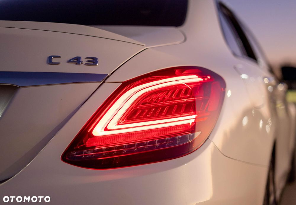 Mercedes-Benz Klasa C AMG 43 4Matic AMG TCT 9G - 17