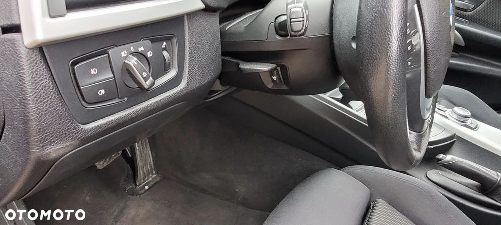 BMW Seria 3 320d Touring - 14