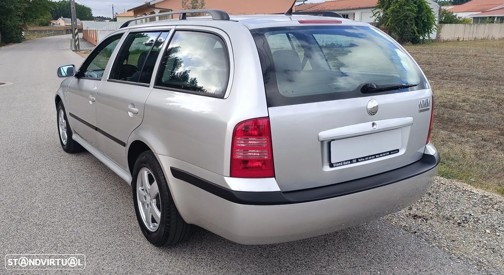 Skoda Octavia Break 1.6 Ambiente - 11