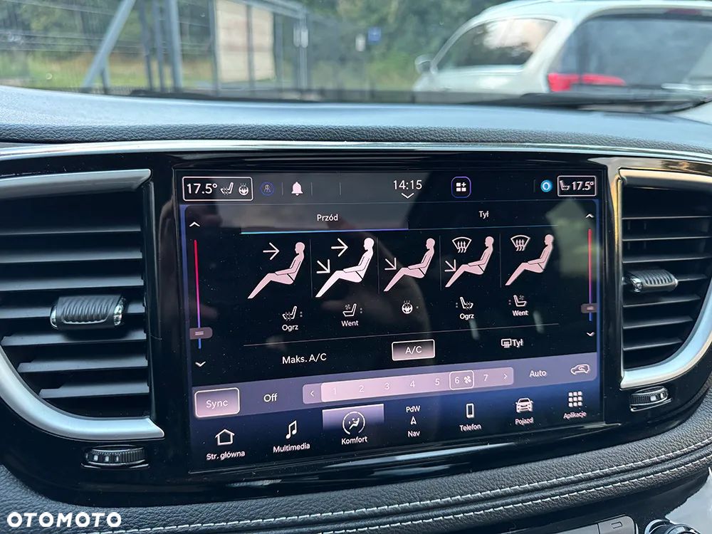 Chrysler Pacifica - 33