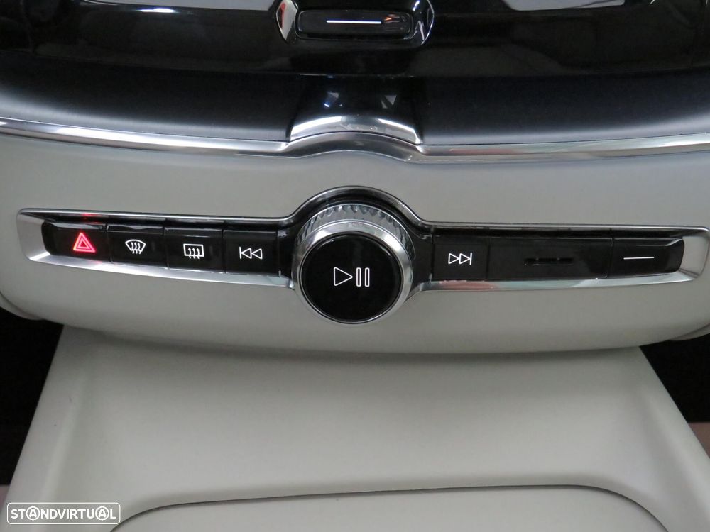 Volvo XC 60 2.0 B4 Momentum Plus - 31