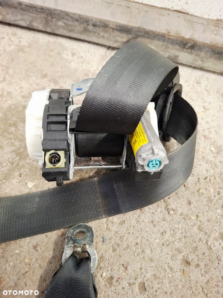 Pas Bezpieczeństwa Lewy/Prawy Przód VW Jetta 2010-2018 5C6857705B 5C6857706B Uszkodzony - 4
