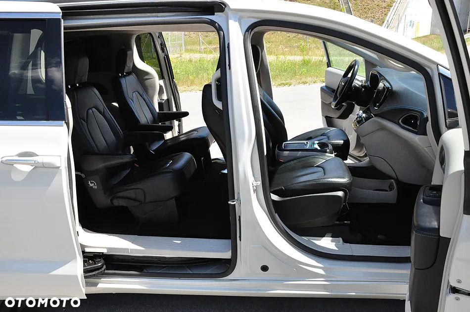 Chrysler Pacifica - 15