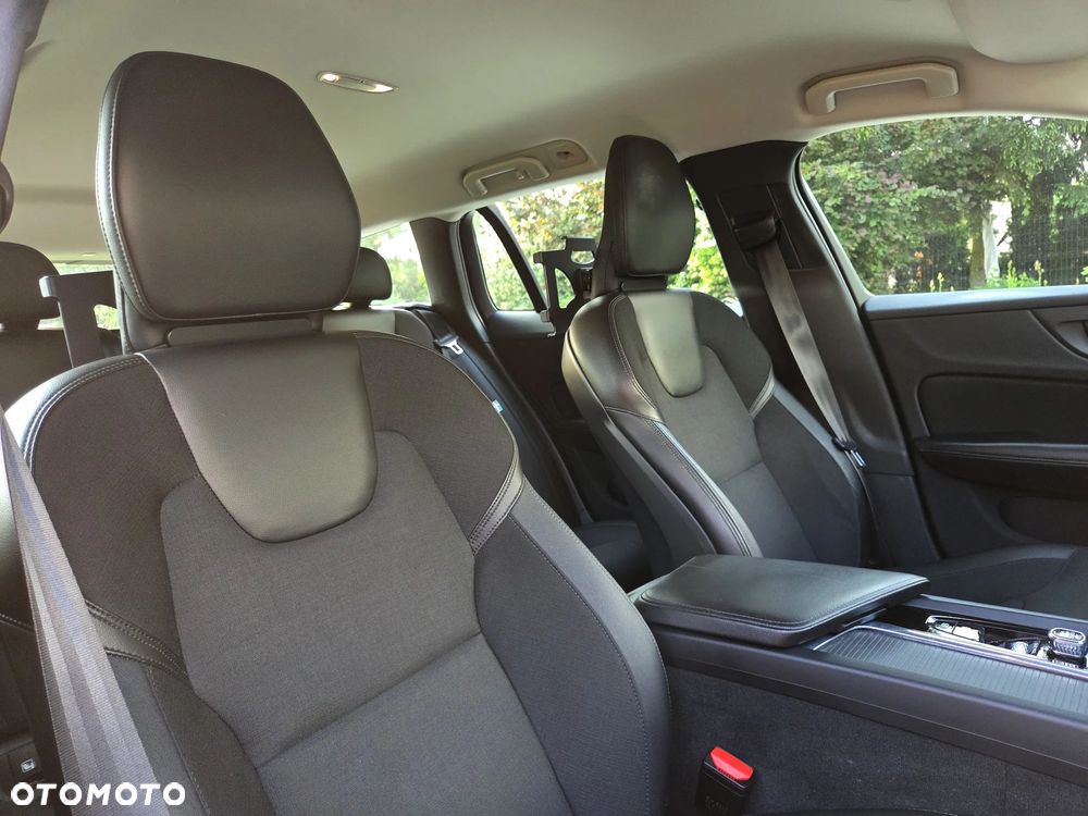 Volvo V60 D3 Momentum Pro - 11