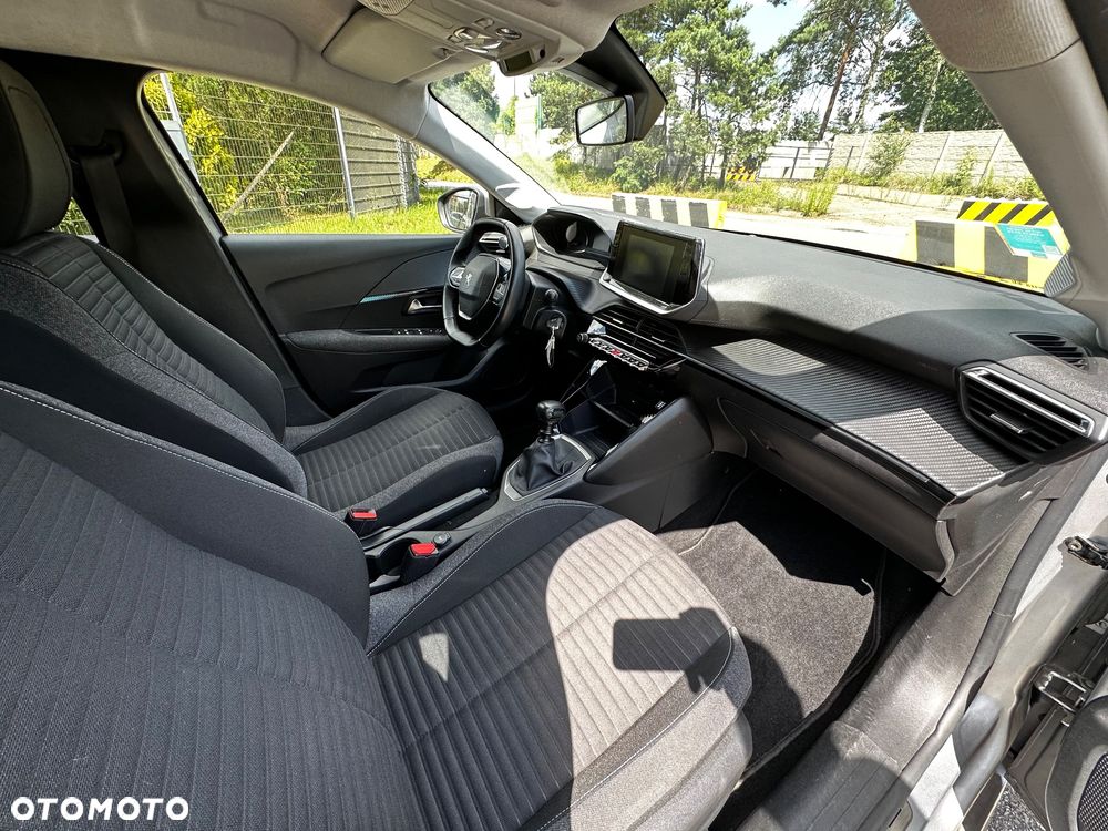 Peugeot 208 - 16
