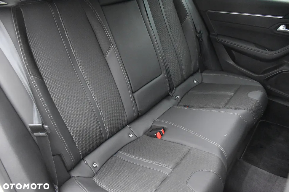 Peugeot 508 Plug-In Hybrid 225 e-EAT8 GT Pack - 34