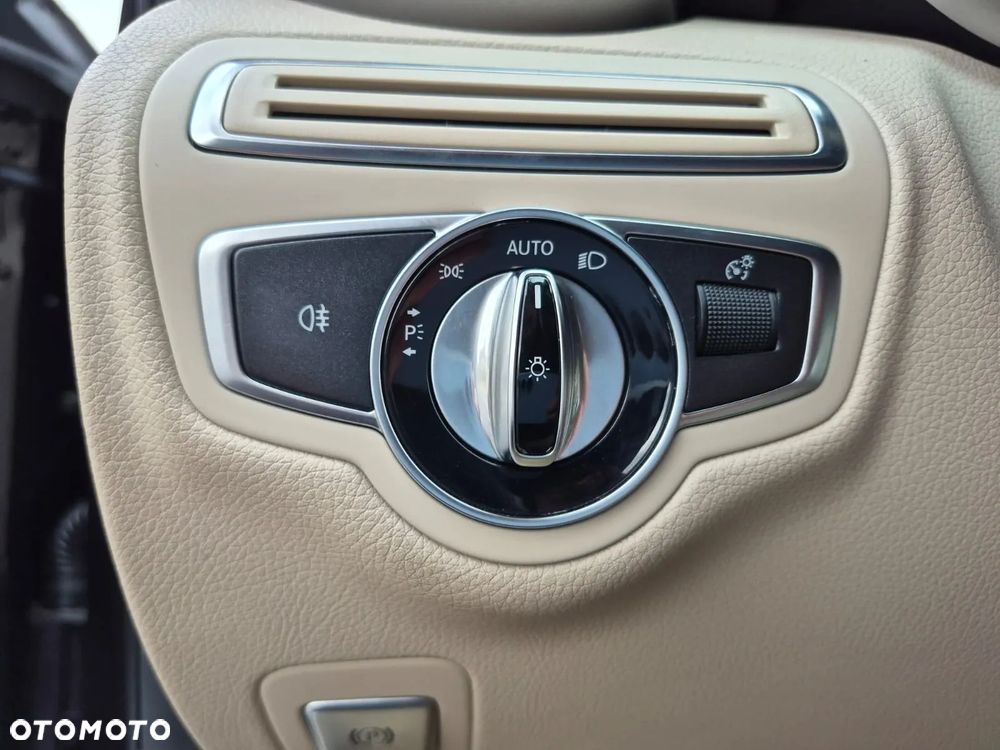 Mercedes-Benz Klasa C 220 d 4-Matic 9G-TRONIC - 23