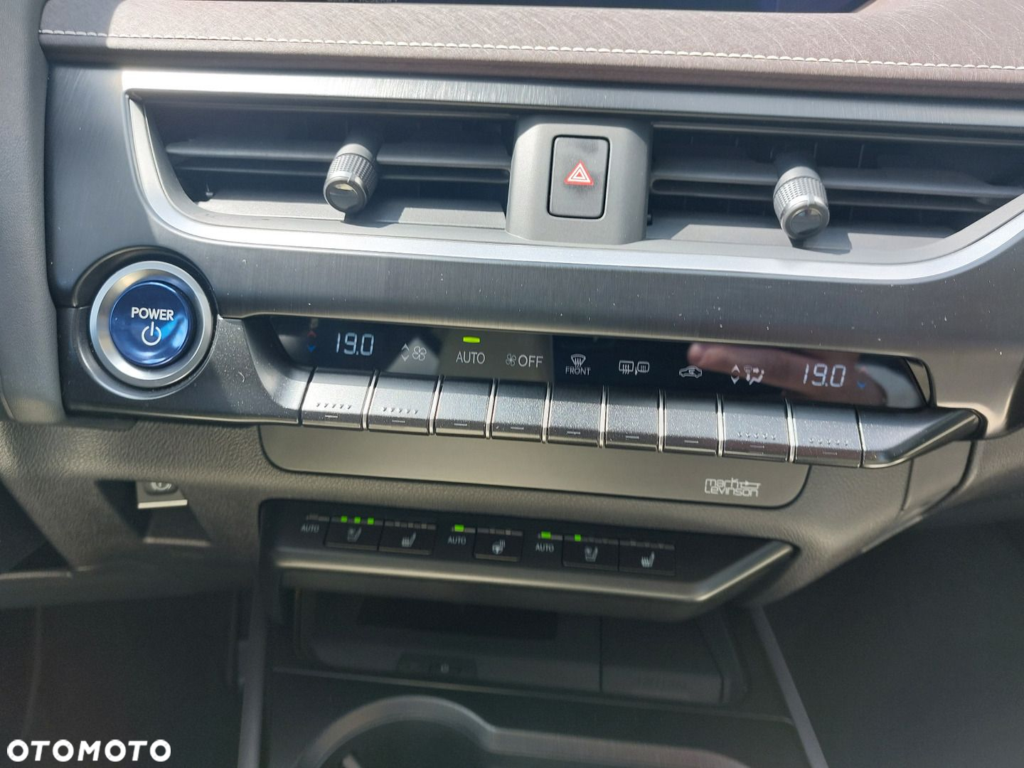 Lexus UX - 29
