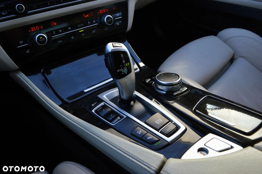 BMW Seria 5 520d xDrive Luxury Line - 24