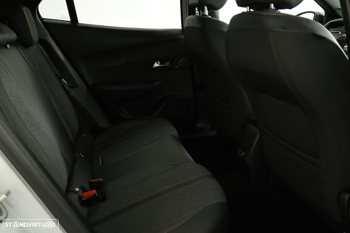 Peugeot 2008 1.2 PureTech Allure EAT8 - 24