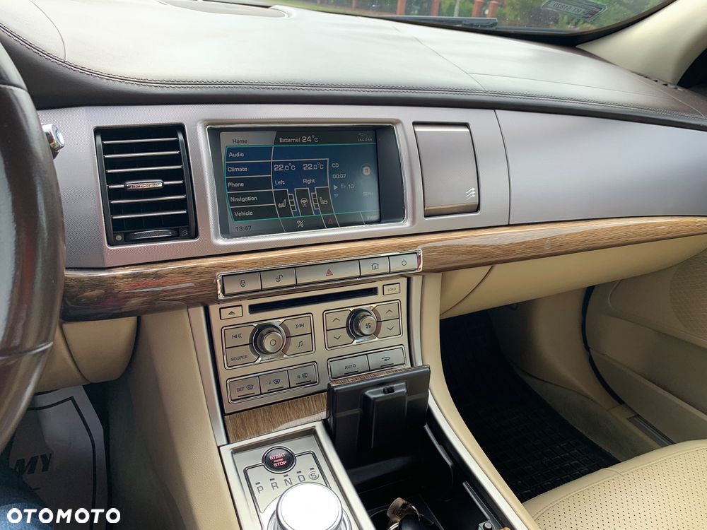 Jaguar XF 2.7 V6 Premium Luxury - 21