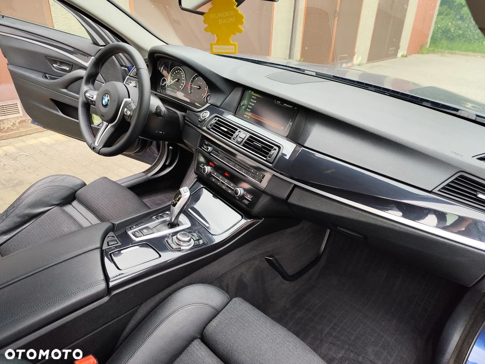 BMW Seria 5 520d xDrive - 10