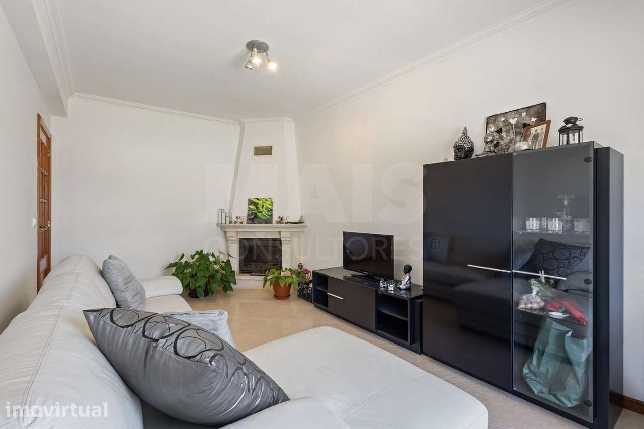 Apartamento T3 de excelência com Garagem e Terraço Privativo - Grande imagem: 2/24