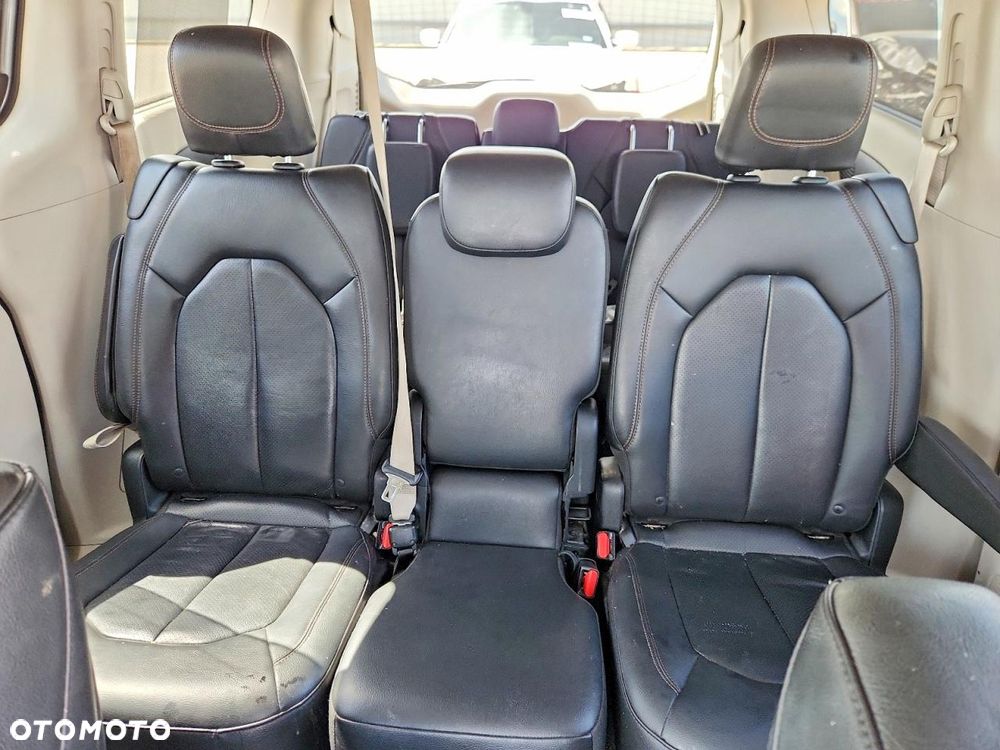 Chrysler Pacifica - 9