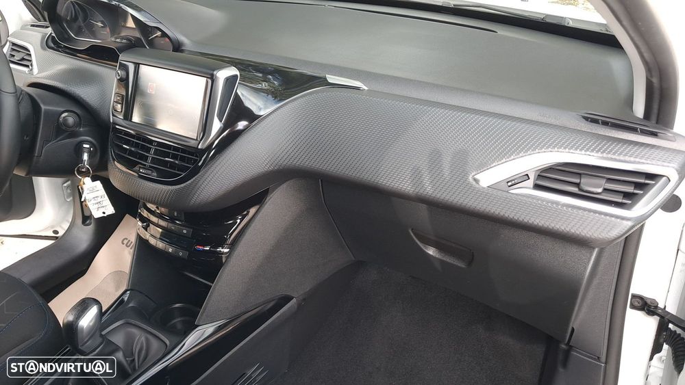 Peugeot 2008 1.5 BlueHDi Signature - 21