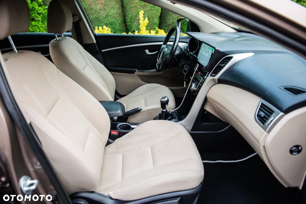 Hyundai i30 1.6 Comfort - 37