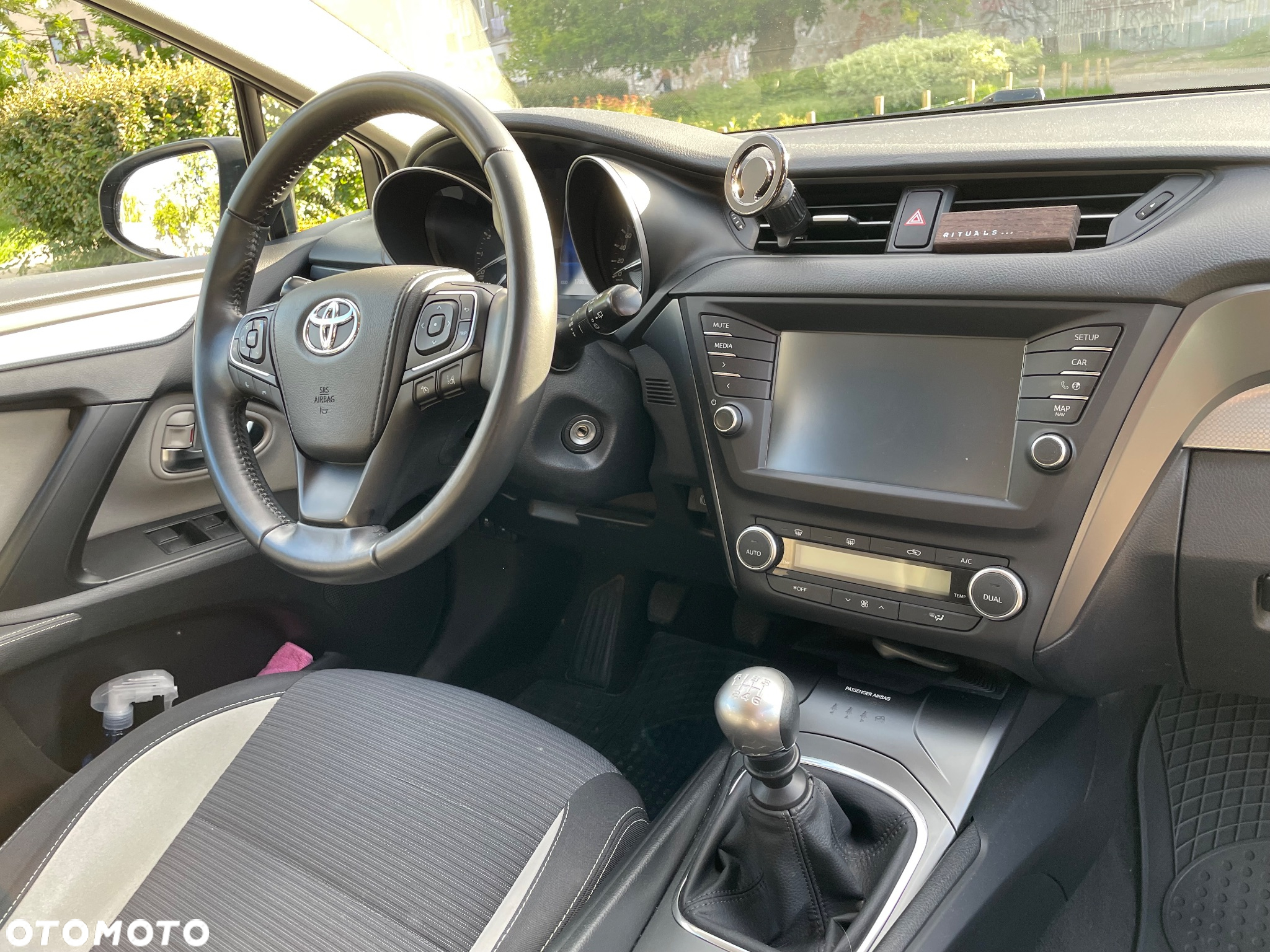 Toyota Avensis 1.8 Premium - 13