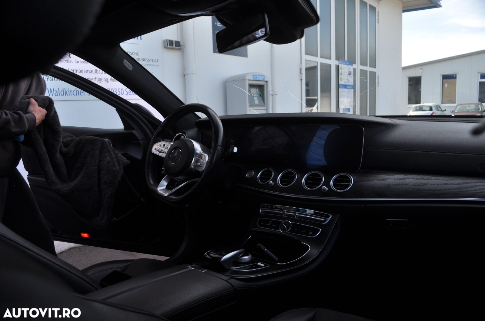 Mercedes-Benz E - 12