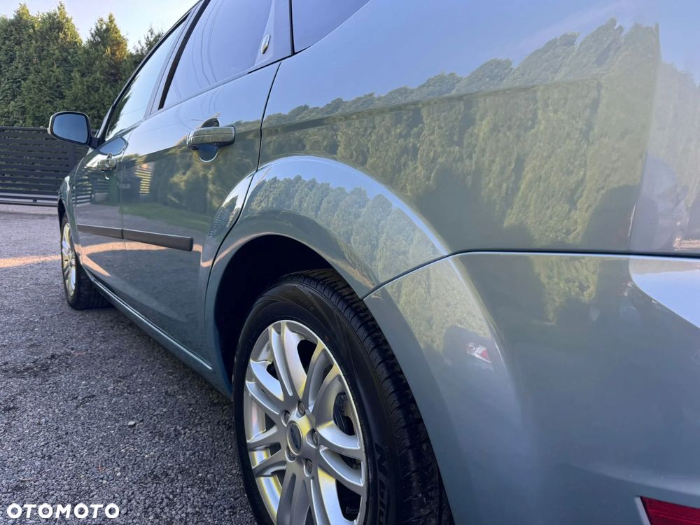 Ford Focus 1.8 Ghia - 25