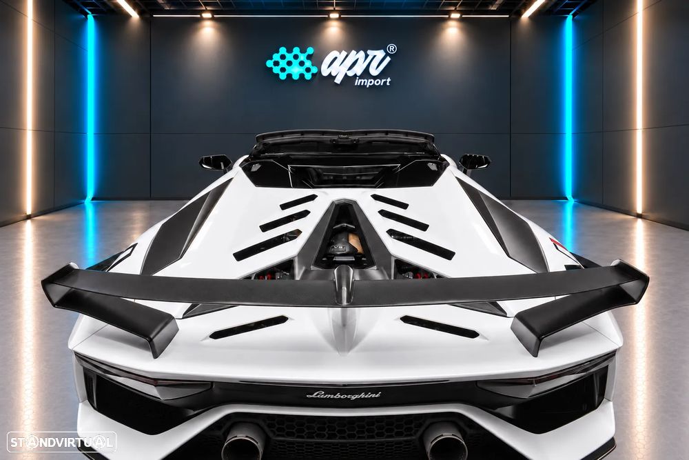 Lamborghini Aventador - 34