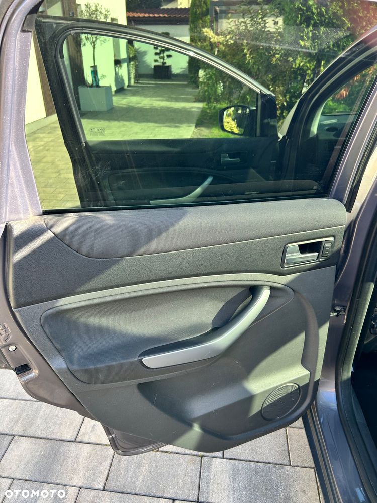 Ford Kuga - 18