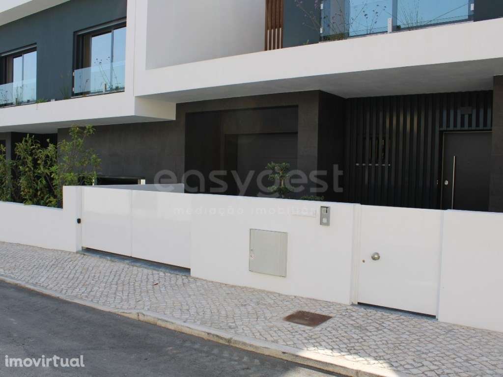 Moradia em Banda T4 em Condomínio Fechado - Construção Nova - Fanqu... - Grande imagem: 5/51