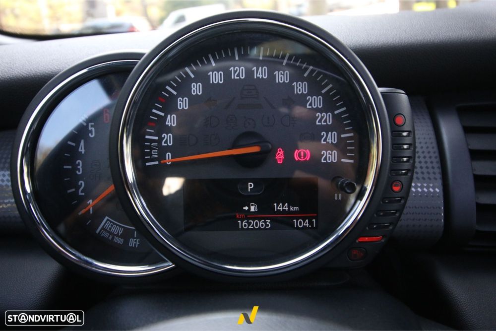 MINI 5 Portas Cooper D Auto - 19