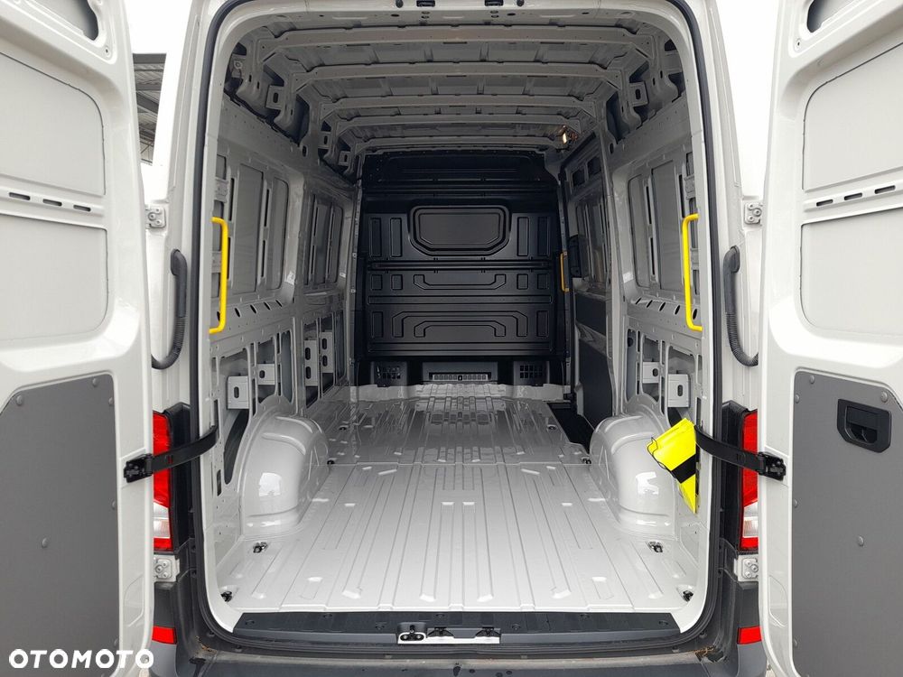 Volkswagen Crafter 35 furgon wysoki dach, 2,0 TDI 177KM, przedni, 6-bieg manualna 3640 mm, Euro 6 - 18