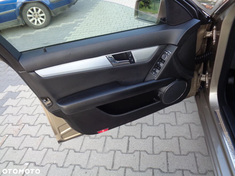 Mercedes-Benz Klasa C 200 (BlueEFFICIENCY) Avantgarde - 39
