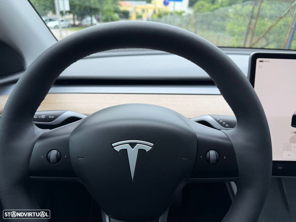 Tesla Model Y - 21