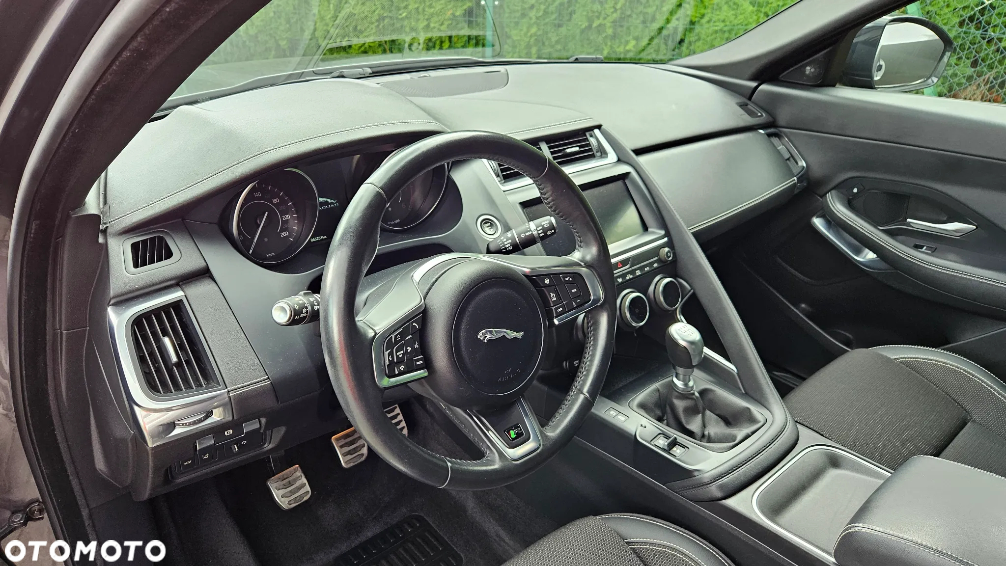 Jaguar E-Pace 2.0 i4D FWD R-Dynamic S - 19