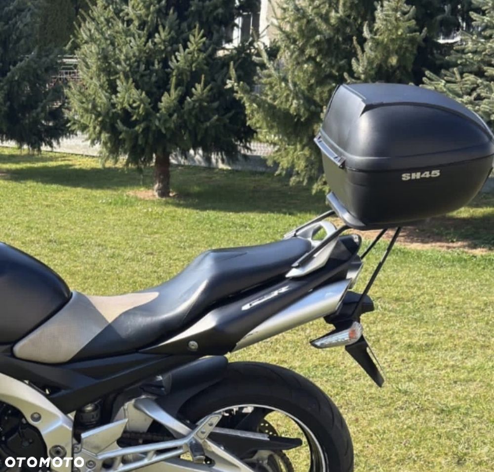 Suzuki GSR - 9