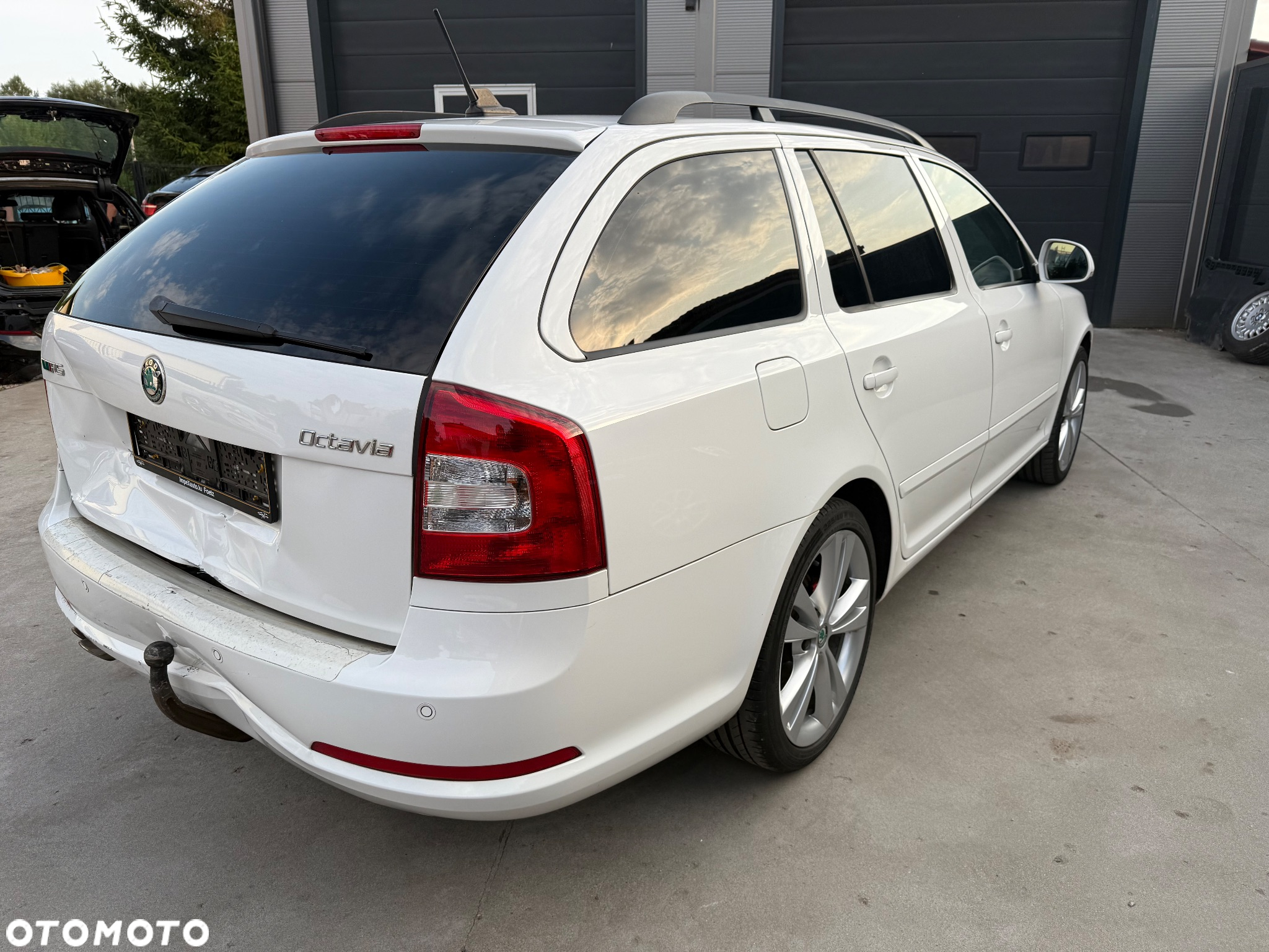 Skoda Octavia Combi 2.0 TDI DPF RS - 16