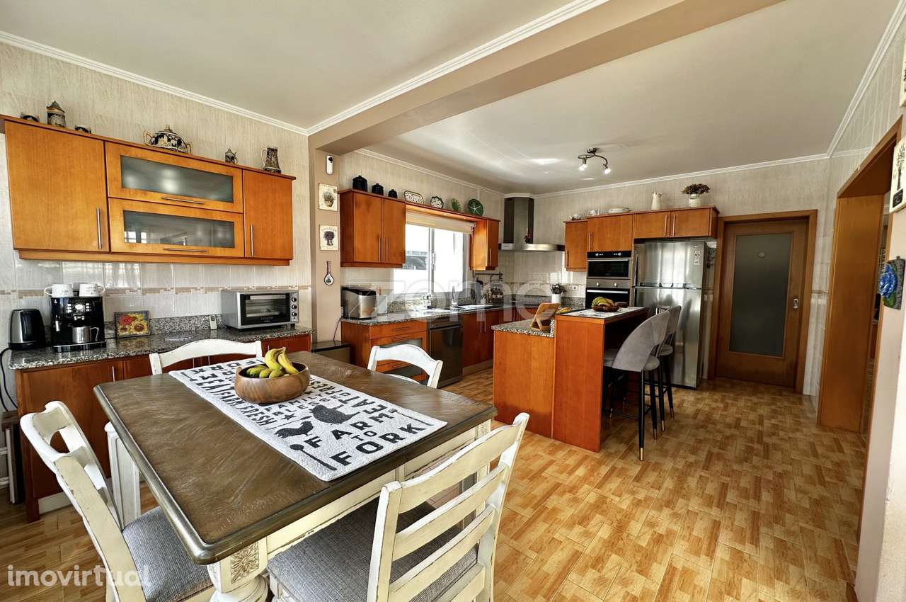 Moradia T4 com garagem e jardim - Ribeira Grande - Grande imagem: 5/27