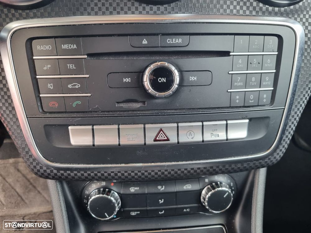 Mercedes-Benz A 180 d AMG Line - 35