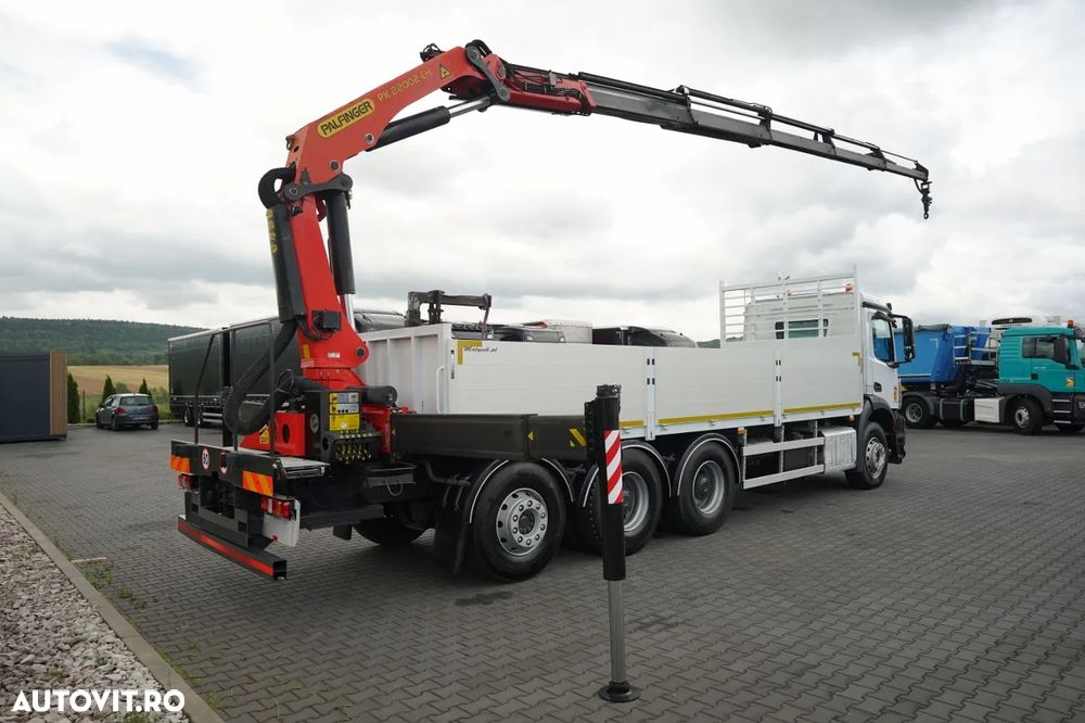 Mercedes-Benz AROCS 3246 / TRIDEM / 8X4 / LIVRARE - 7,3 M / PODEA REZISTENTĂ / Cuplaj PALFINGER PK 22 002 / Rază de acțiune: 14,5 / FURCĂ PENTRU PALEȚI / - 5