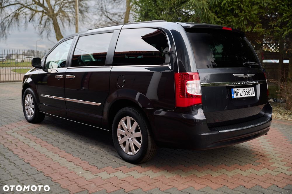 Chrysler Town & Country 3.6 Limited - 10