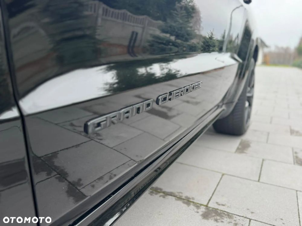 Jeep Grand Cherokee ver-6-4-v8-srt8 - 11