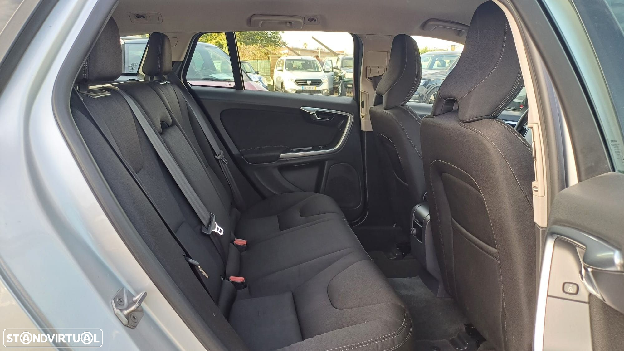 Volvo V60 2.0 D4 Kinetic - 19