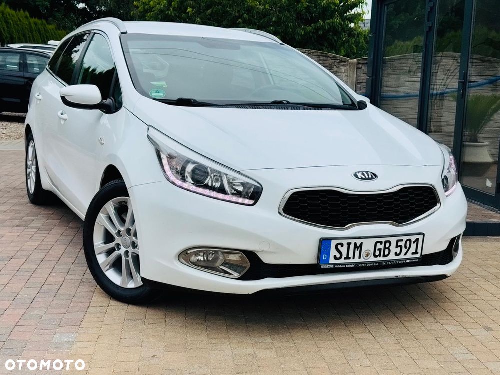 Kia Ceed 1.6 GDI Dream Team Edition - 1