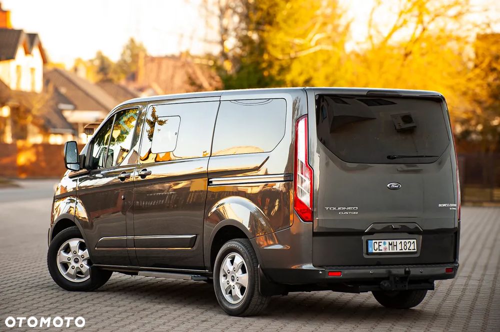 Ford Tourneo Custom 310 L1H1 VA Autm Titanium Business Edition - 3