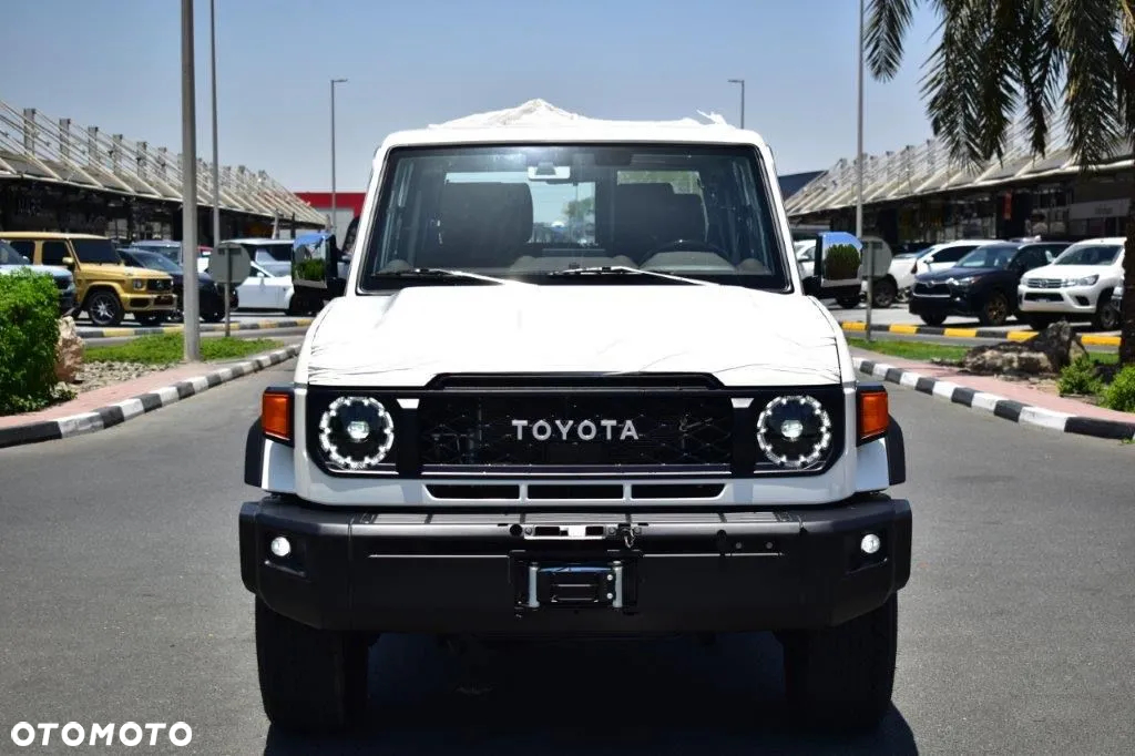 Toyota Land Cruiser - 32