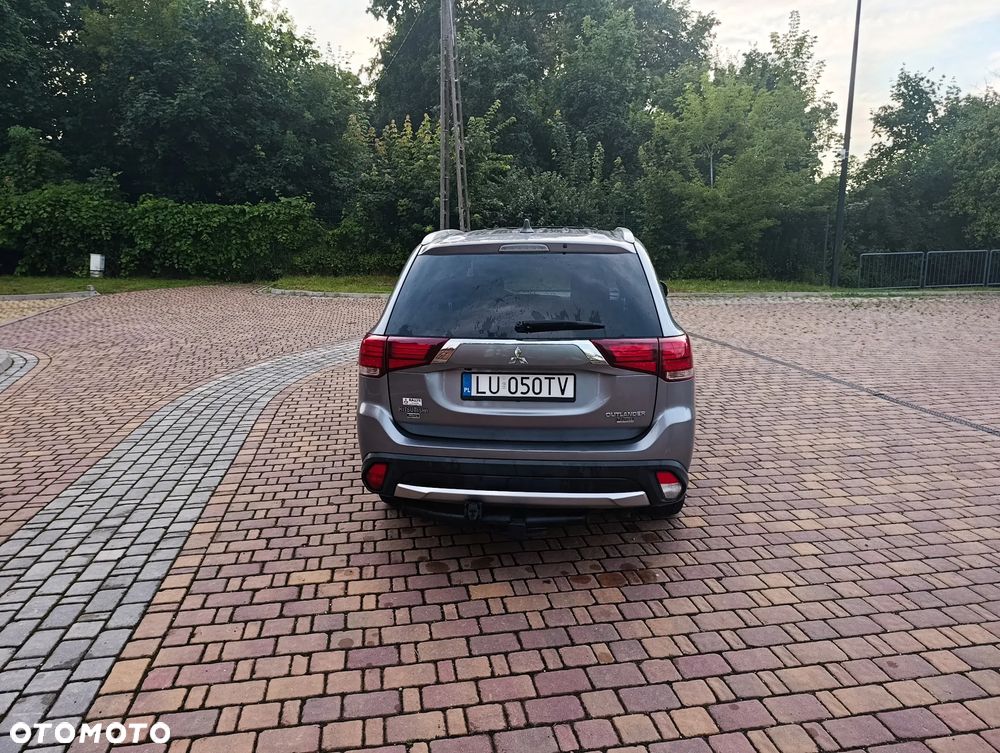 Mitsubishi Outlander - 22