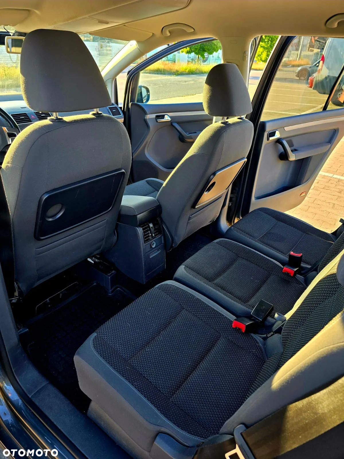 Volkswagen Touran 1.6 TDI DPF BlueMot Comfortline - 9