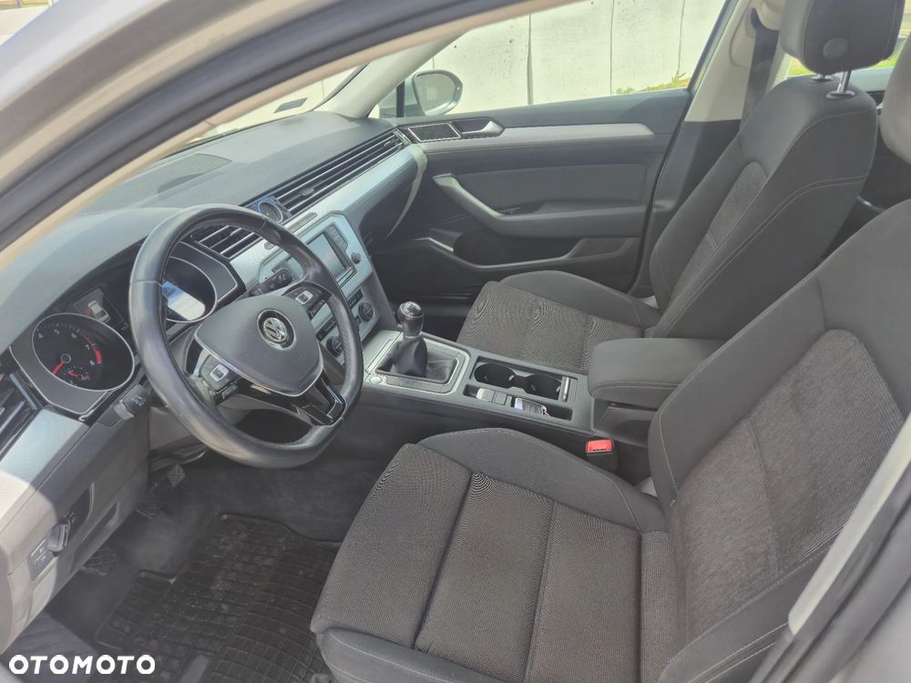 Volkswagen Passat 1.8 TSI BMT Comfortline - 18